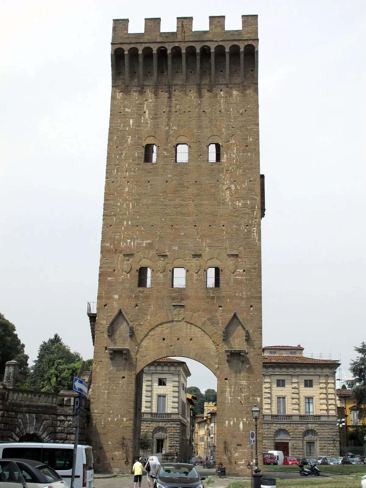 La Torre di San Niccolò, antica porta merlata delle mura medievali nell'Oltrarno di Firenze